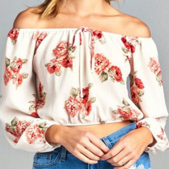 Tops - One left small ❗️NWOT Off shoulder floral crop top